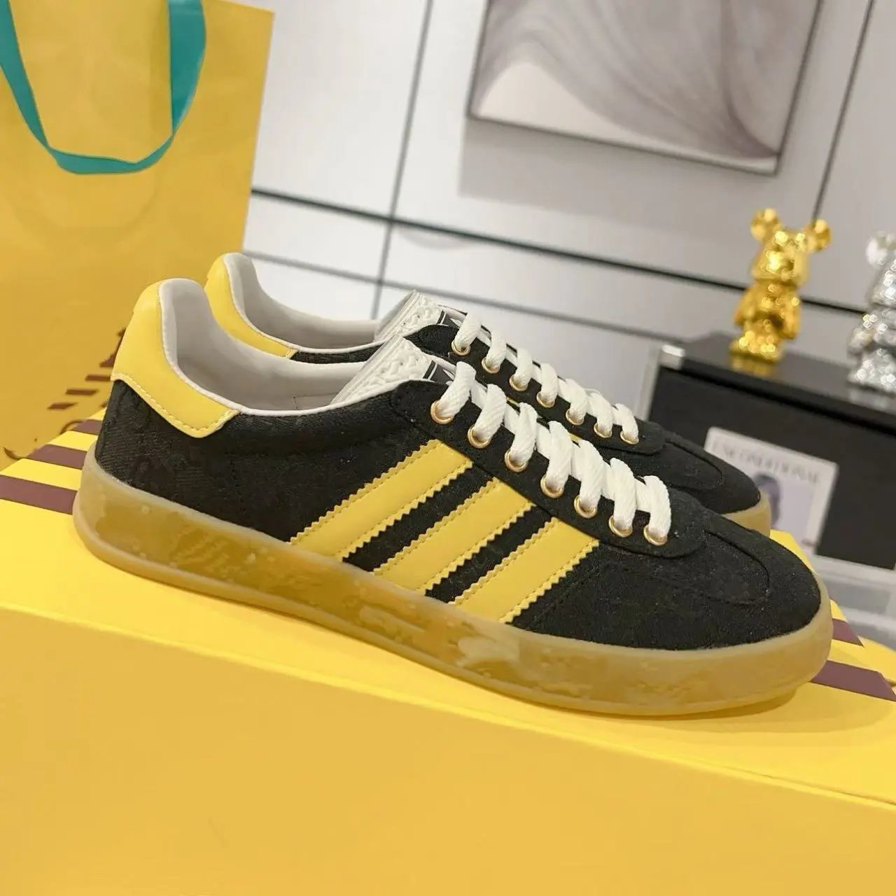 Adidas Sneakers Gucci x Gazelle low-top three-stripe — Style 24