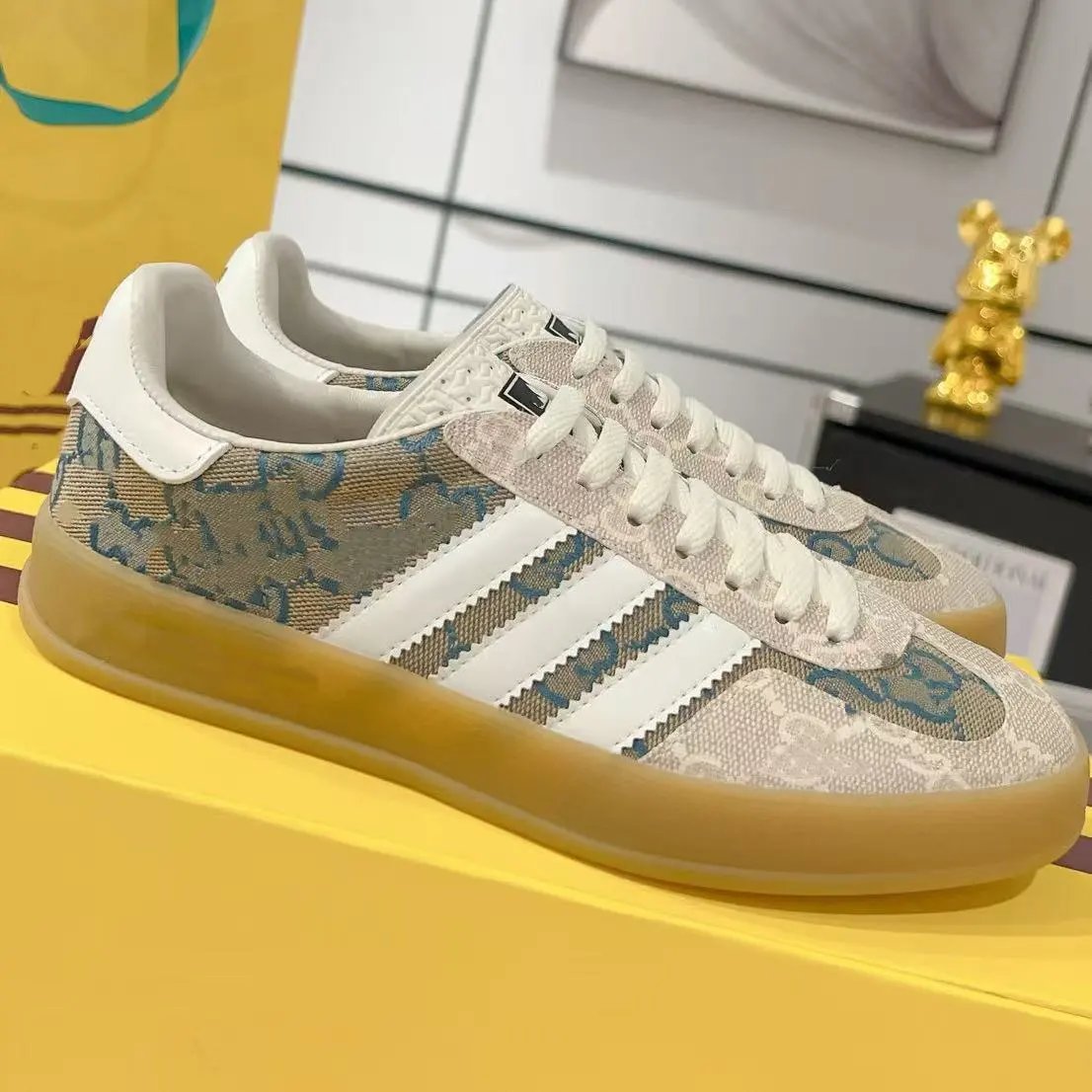 Adidas Sneakers Gucci x Gazelle low-top three-stripe image 5