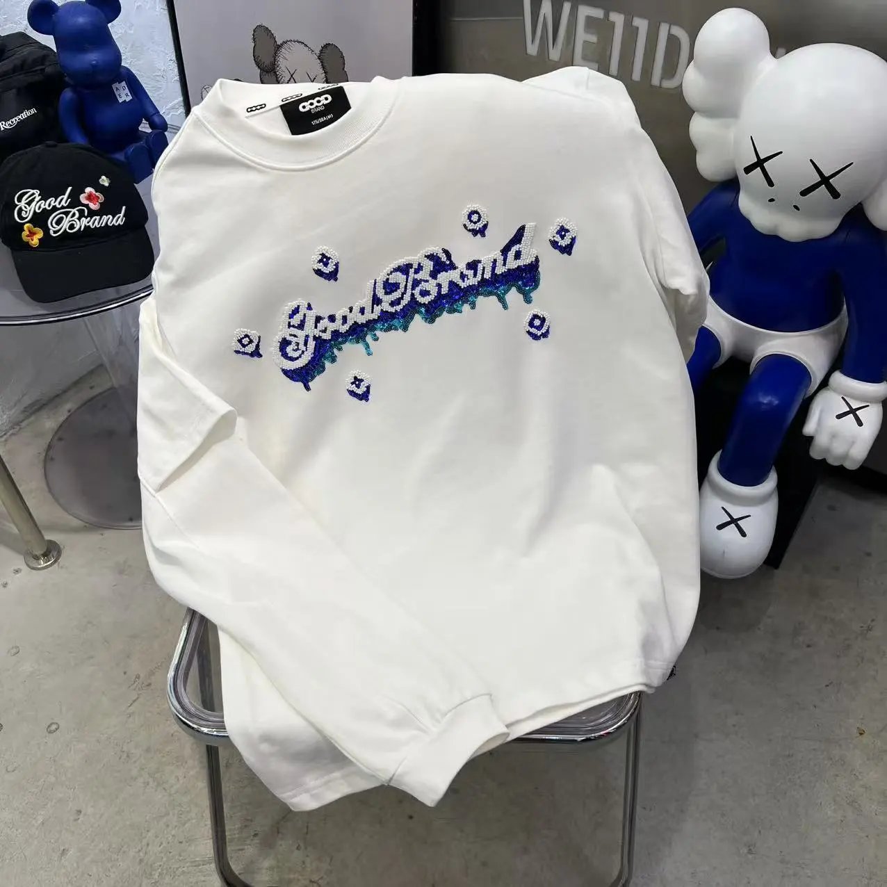 Good Brand Hoodies & Sweatshirts Rhinestone Graphic Sweatshirt Collection — G 61 white