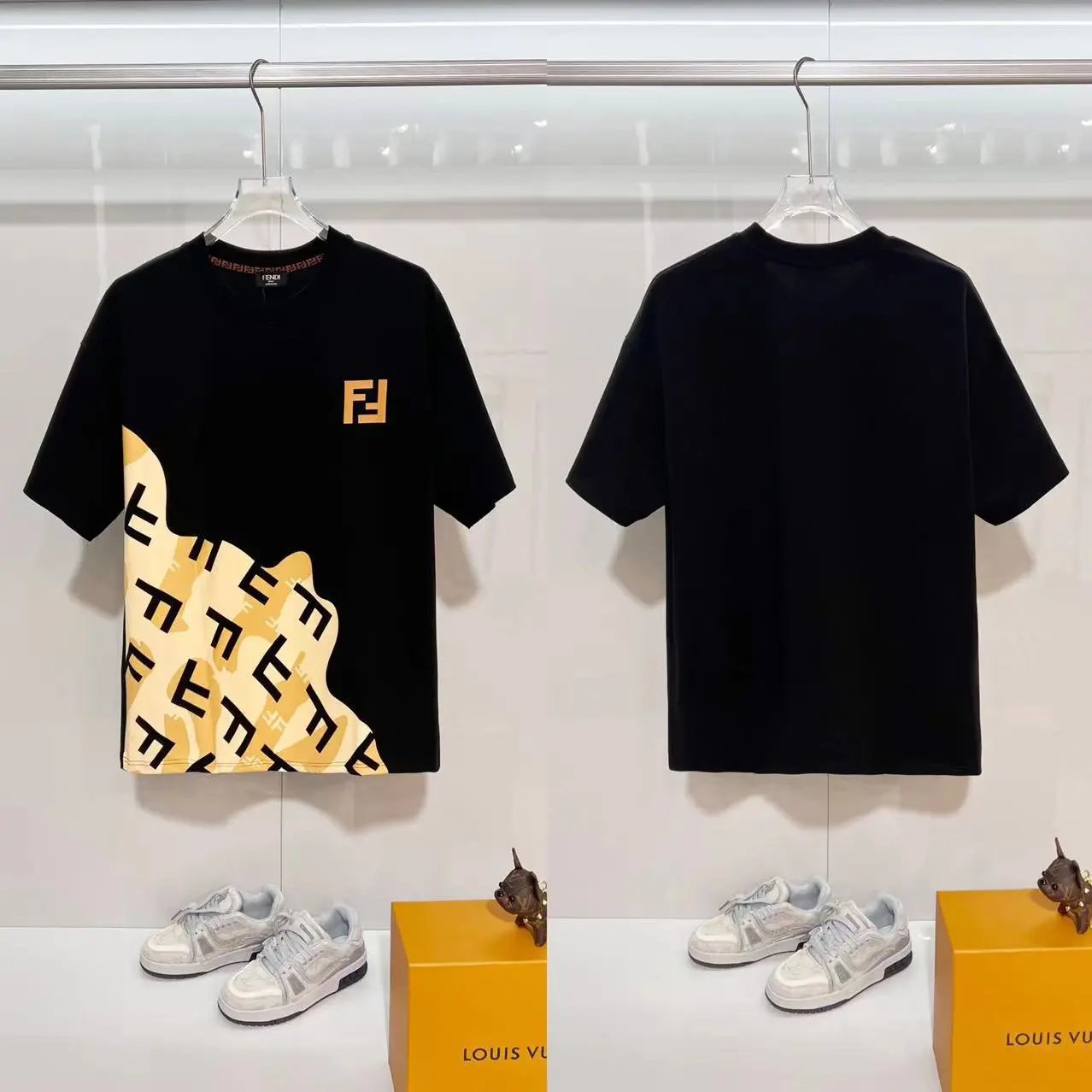 Fendi T-Shirts FF logo graphic short-sleeve T-shirt — F 08 Printed black