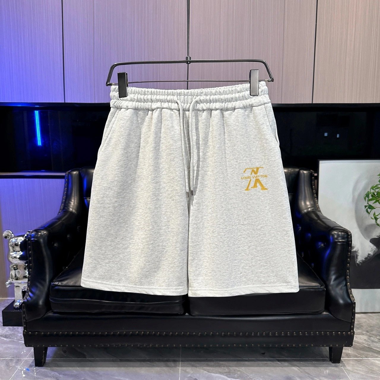 Louis Vuitton Shorts Embroidered elastic-waist — 7020 gray
