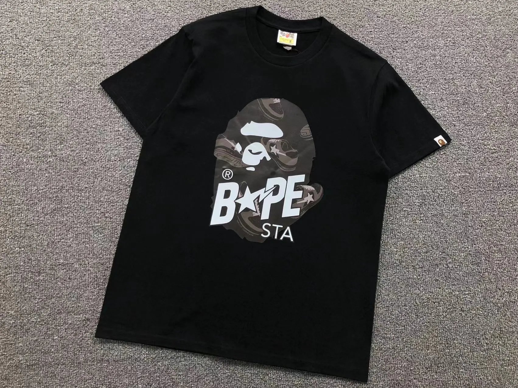 A Bathing Ape T-Shirts Graphic Print — 414 black