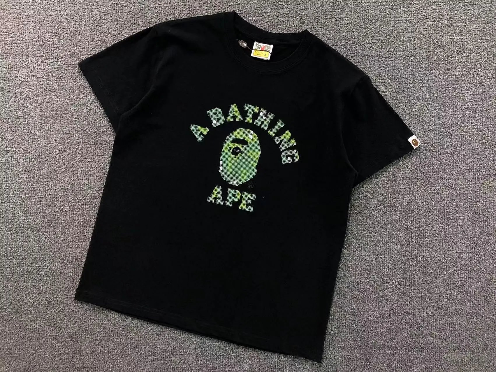 A Bathing Ape T-Shirts Graphic Print — 417 black