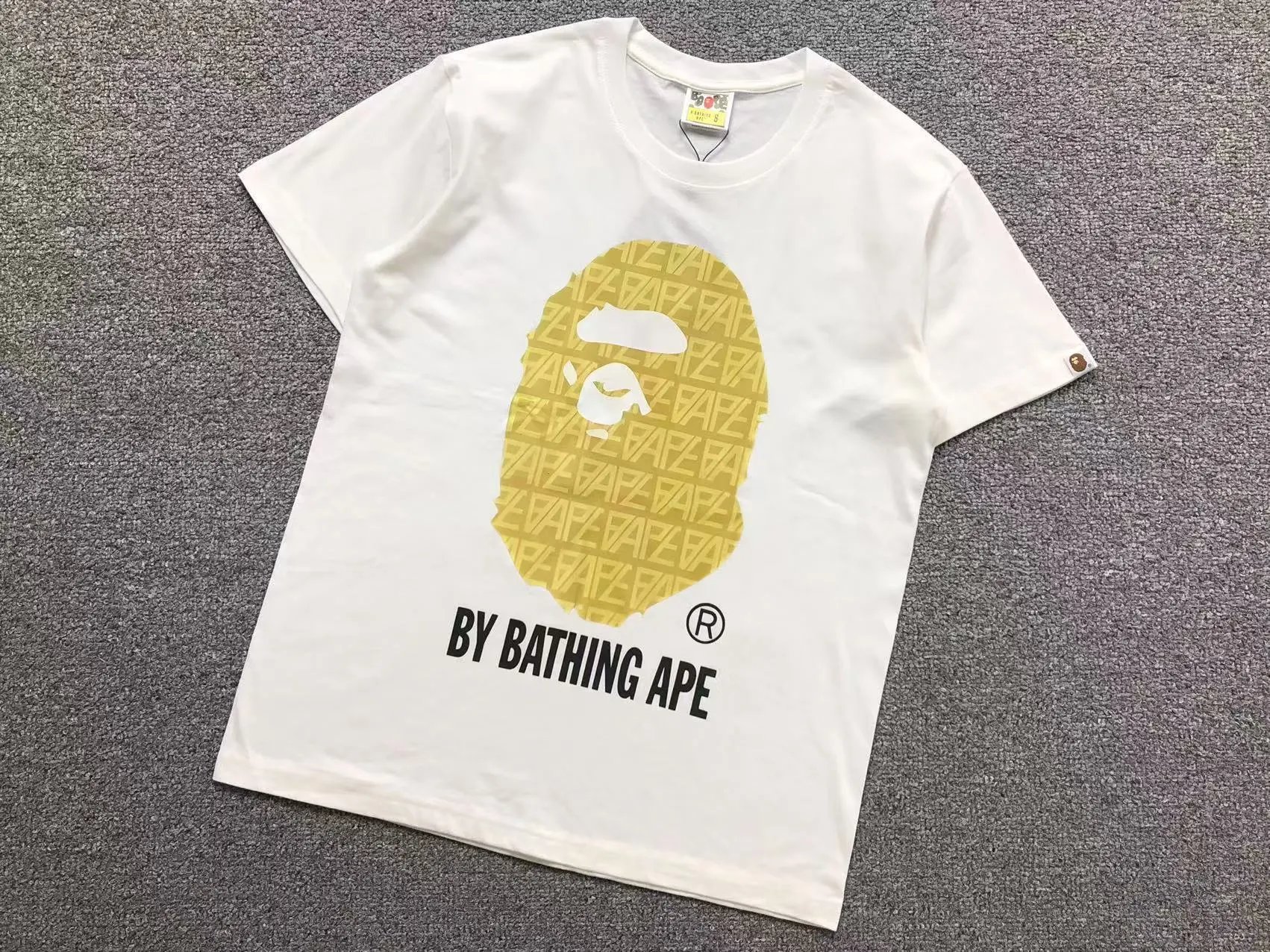A Bathing Ape T-Shirts Graphic Print — 422 white