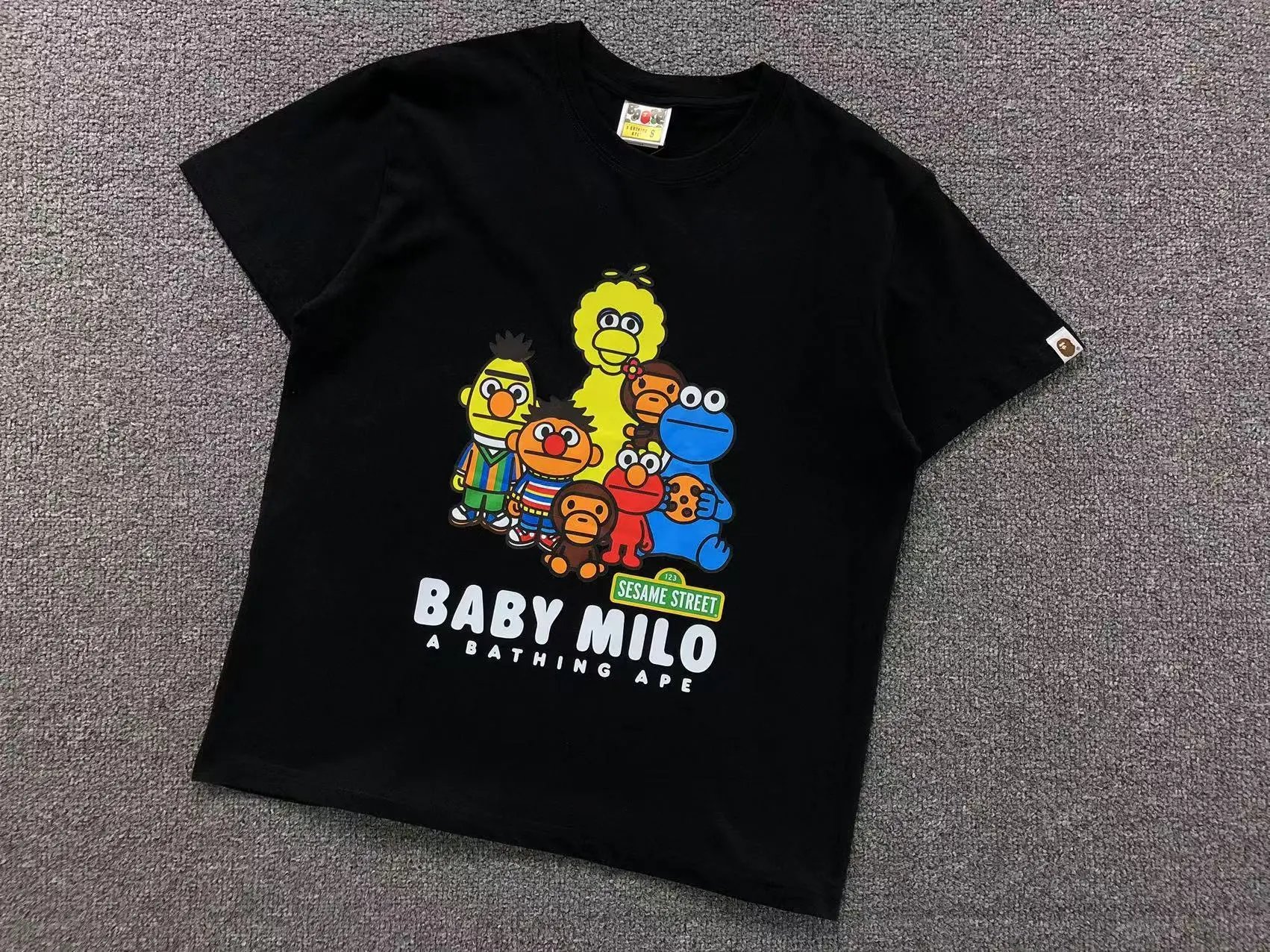 A Bathing Ape T-Shirts Graphic Print — 425 black