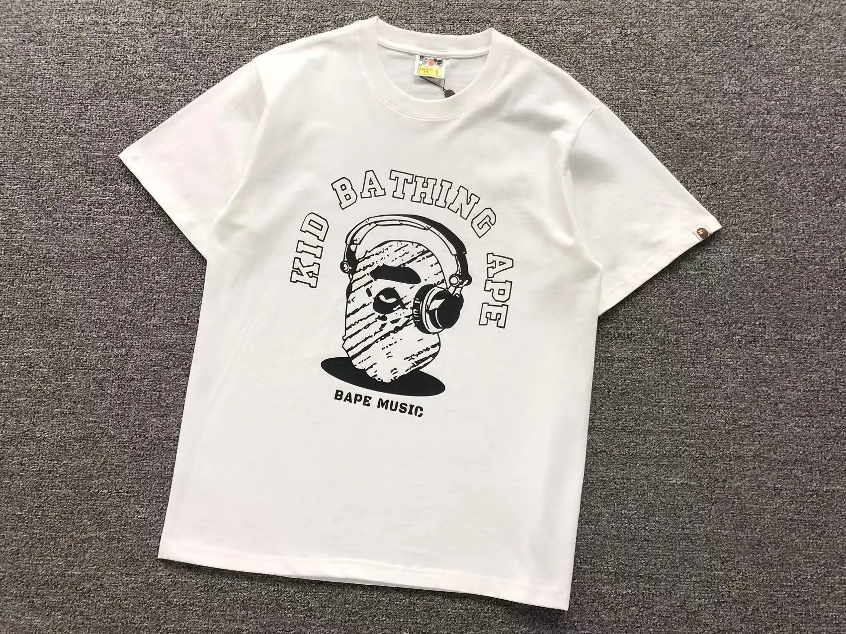 BAPE T-Shirts Short-Sleeve Graphic Print — 444 white