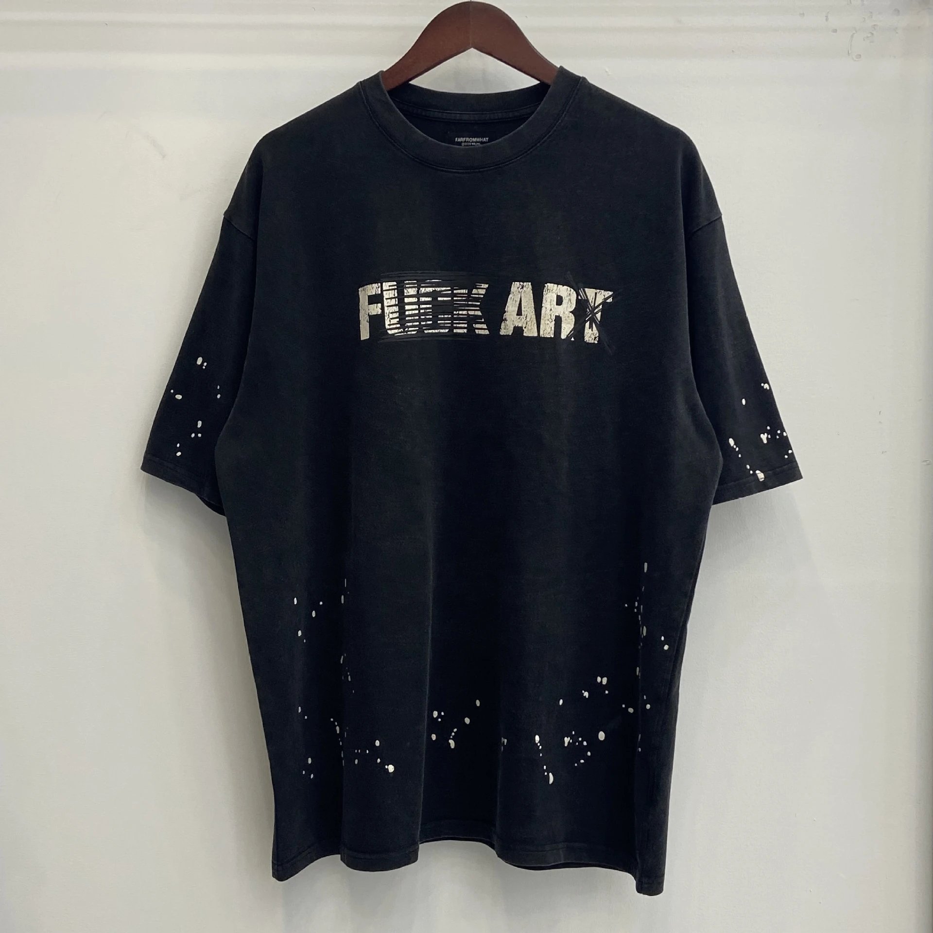 FARFROMWHAT T-Shirts Oversized graphic print — Black F 35