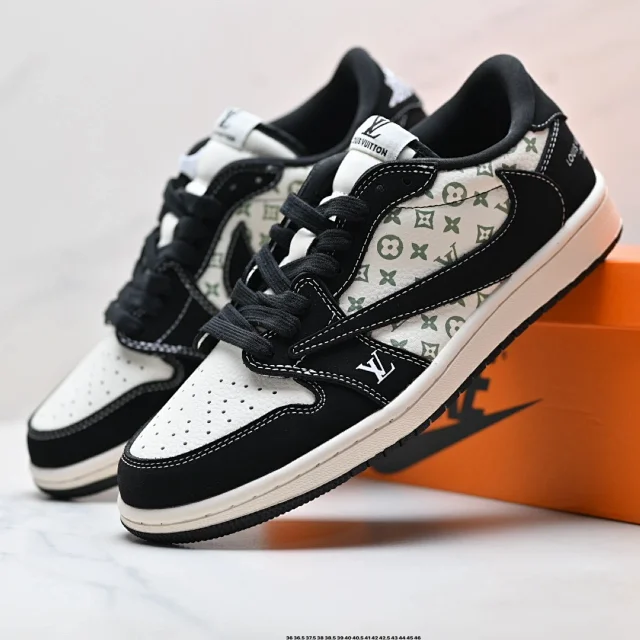Louis Vuitton Sneakers Low-Top product detail image 11