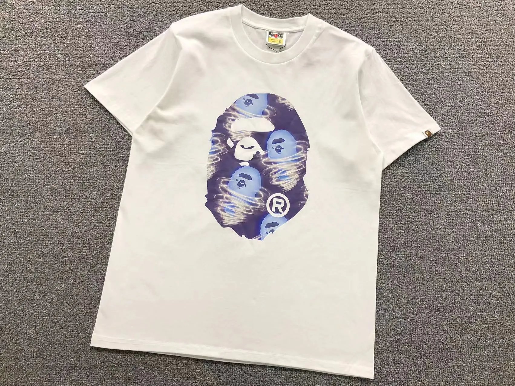 A Bathing Ape T-Shirts Graphic Print — 415 white