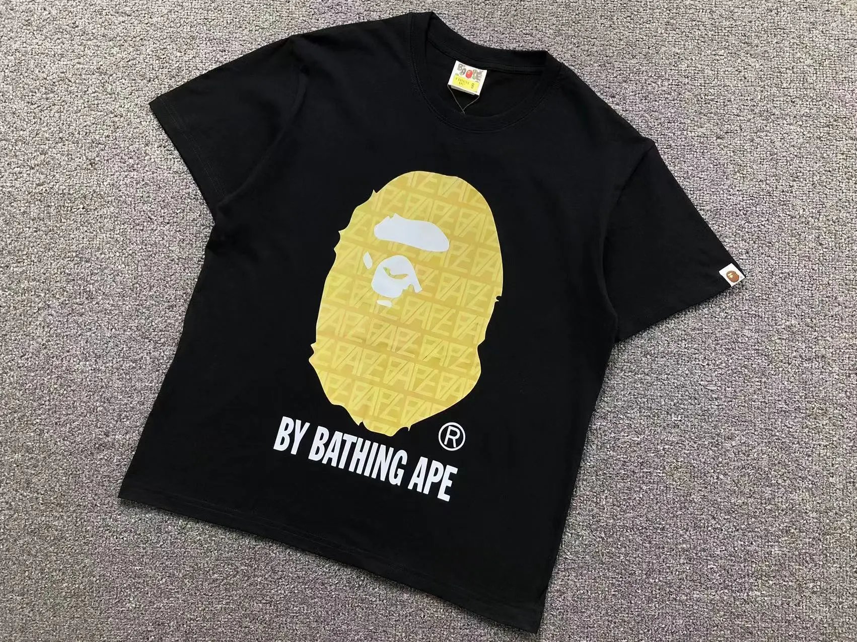 A Bathing Ape T-Shirts Graphic Print — 422 black