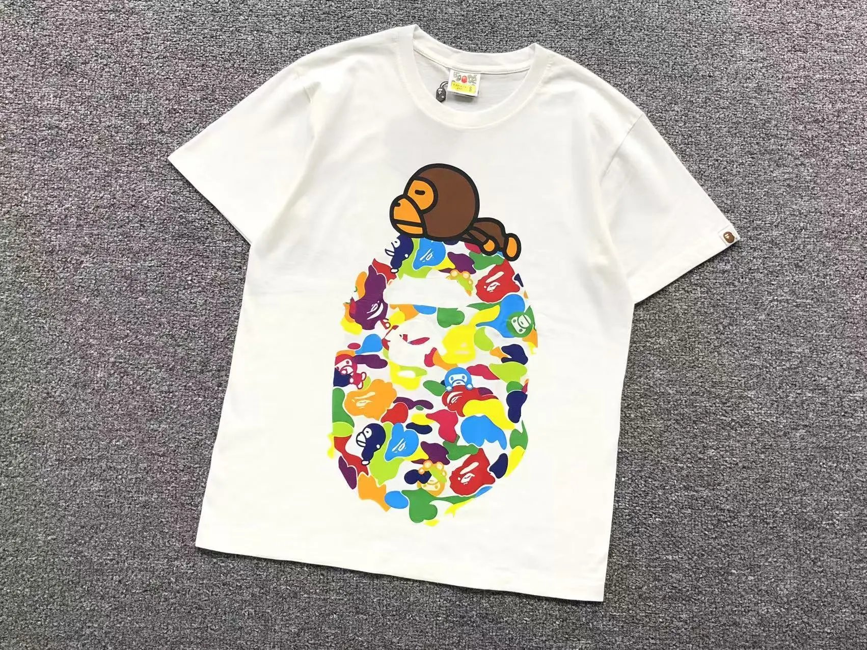 A Bathing Ape T-Shirts Graphic Print — 426 white