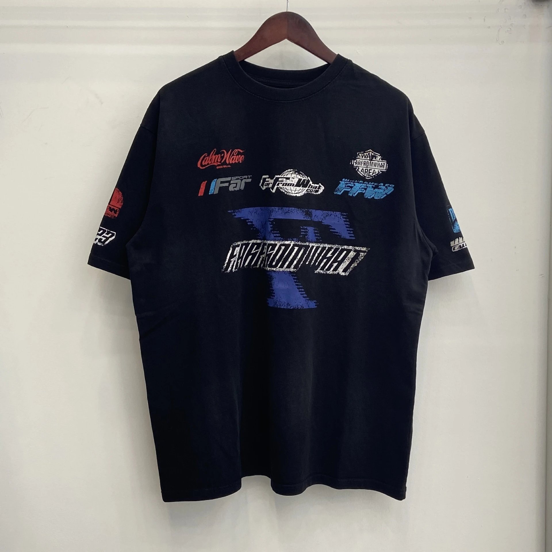 FARFROMWHAT T-Shirts Oversized graphic print — Black F 32