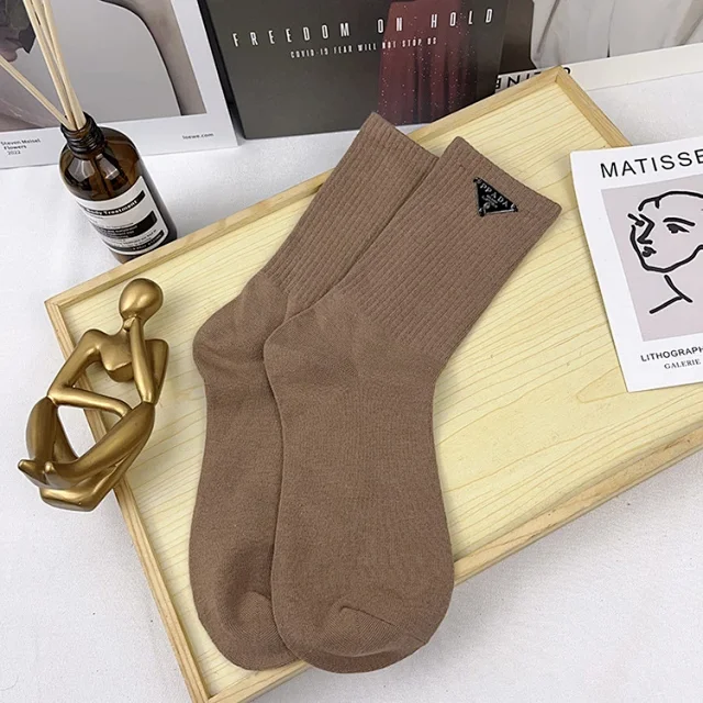 Prada Socks Ribbed crew with triangular logo plaque product detail image 8
