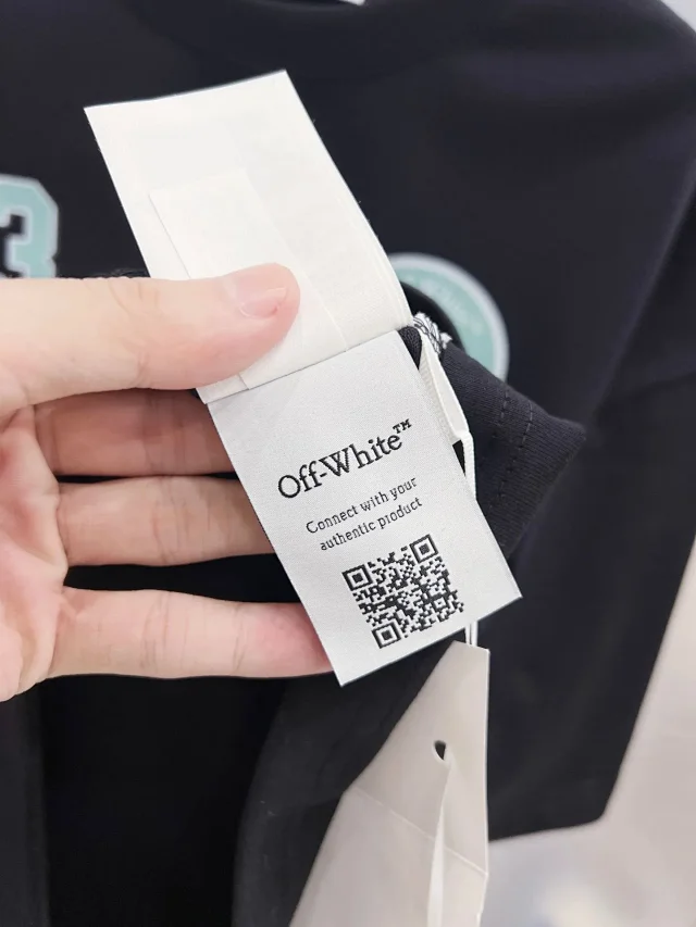 Off-White T-Shirts Graphic-print crew-neck product detail image 13