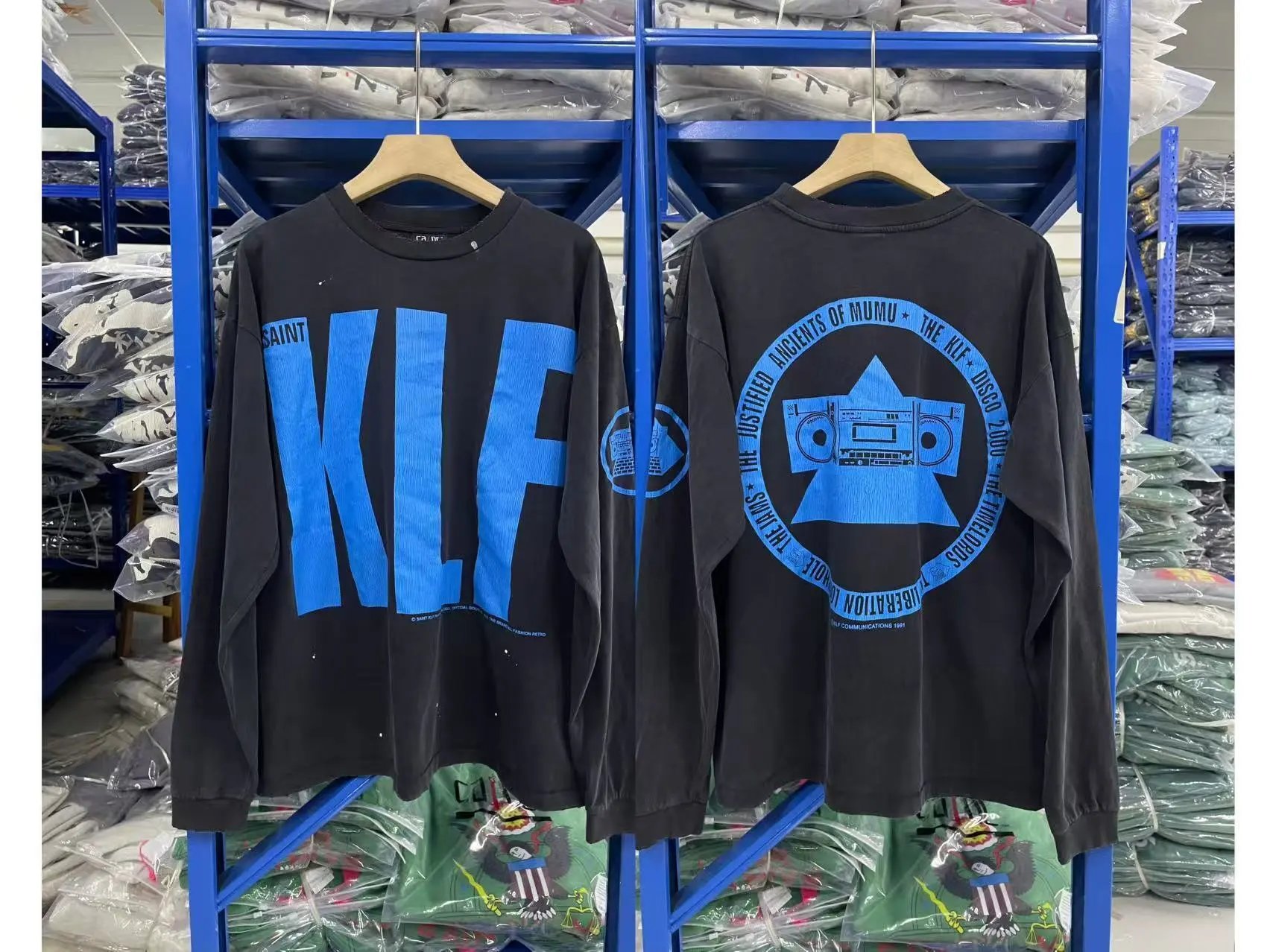 Unbranded Shirts Washed Graphic Long-Sleeve Crewneck Shirt — ST441 model, black and blue