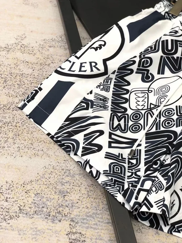 Moncler Shorts Drawstring logo-print product detail image 6