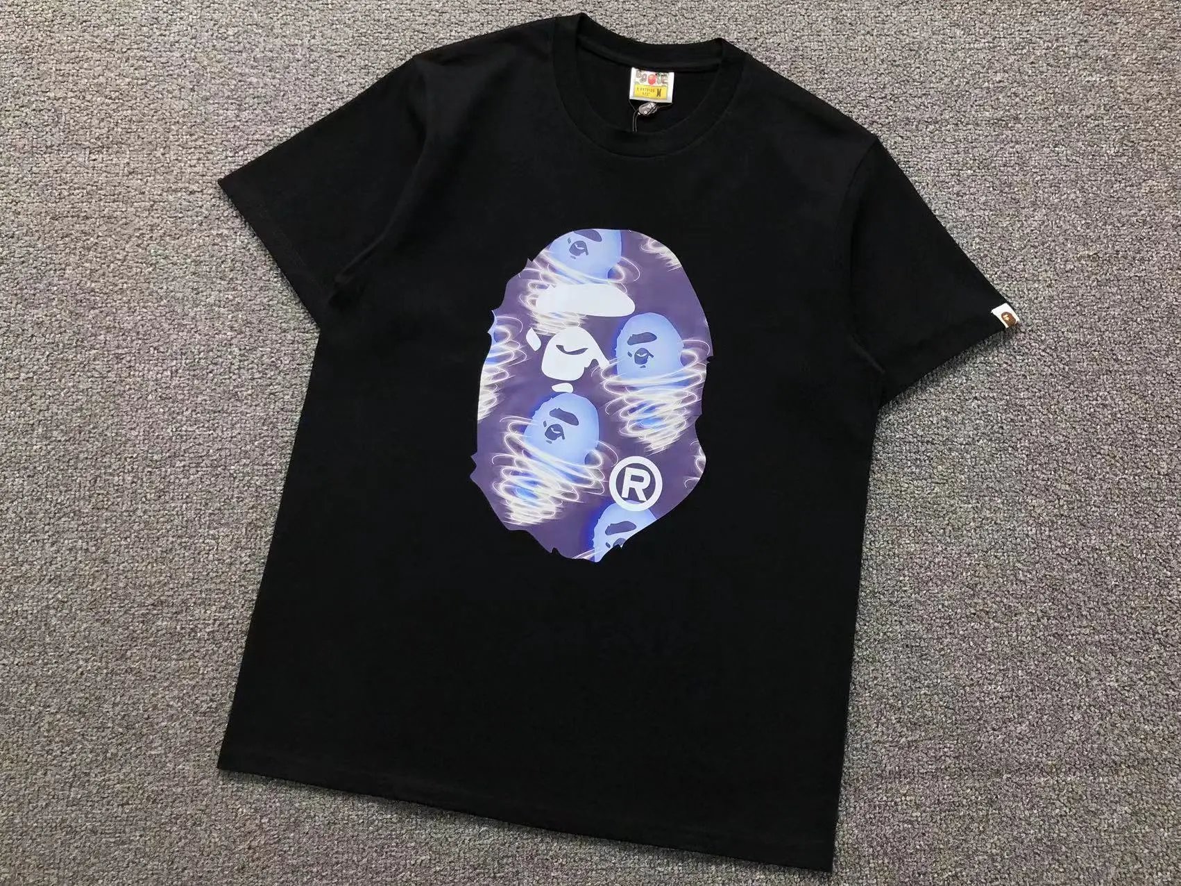 A Bathing Ape T-Shirts Graphic Print — 415 black