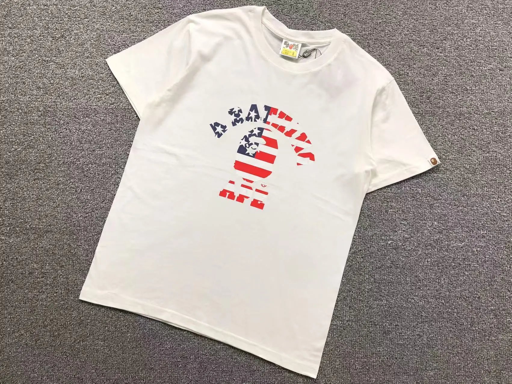A Bathing Ape T-Shirts Graphic Print — 423 white