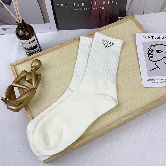 Prada Socks Ribbed crew with triangular logo plaque product detail image 10