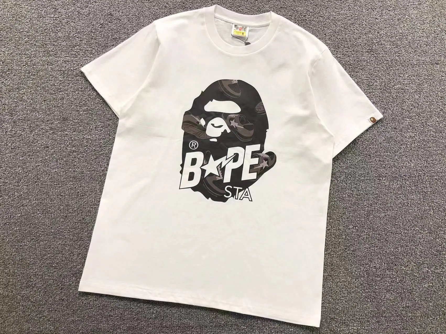 A Bathing Ape T-Shirts Graphic Print — 414 white