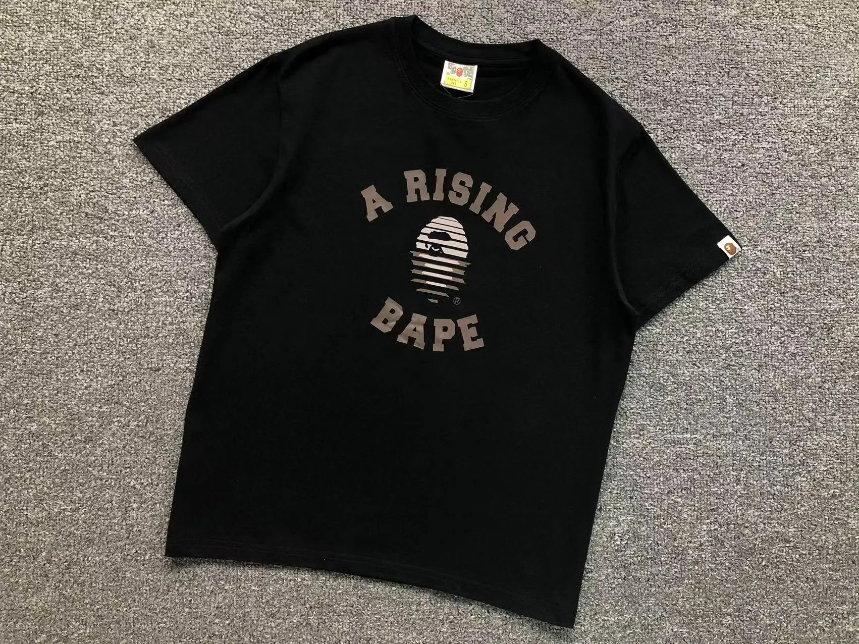 A Bathing Ape T-Shirts Graphic Print — 421 black