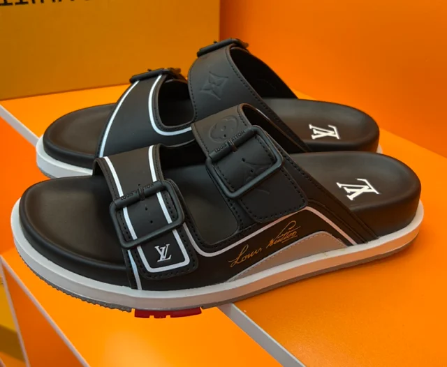 Louis Vuitton Slippers Monogram two-buckle slide sandals product detail image 8