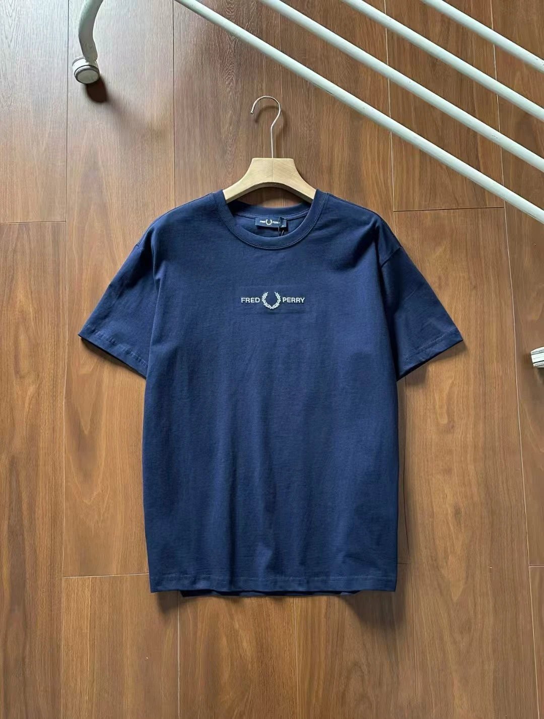 Fred Perry T-Shirts Laurel Wreath Logo Crew Neck T-Shirt — Navy Blue