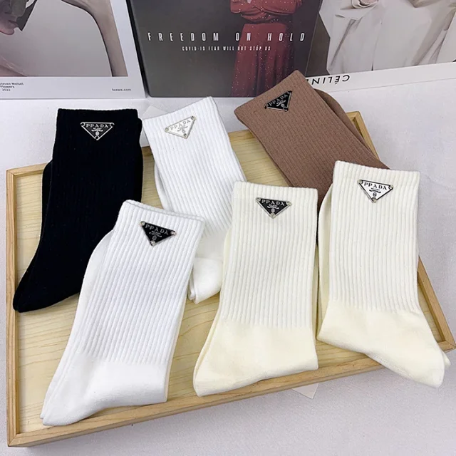Unbranded Socks Ribbed crew with triangular logo plaque product detail image 1