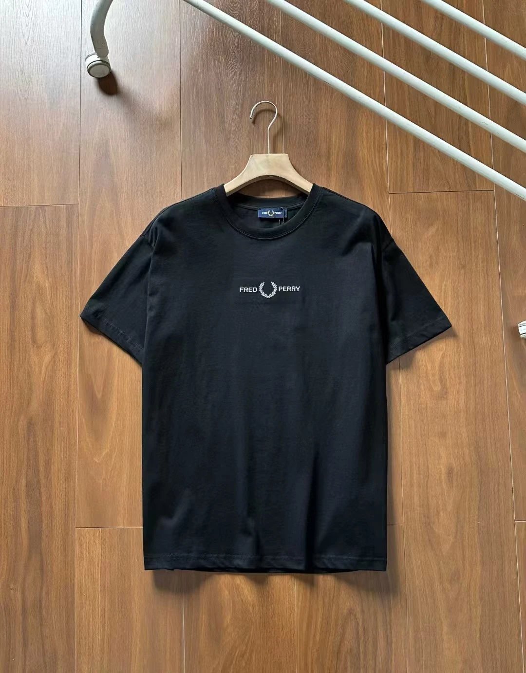 Fred Perry T-Shirts Laurel Wreath Logo Crew Neck T-Shirt — Black
