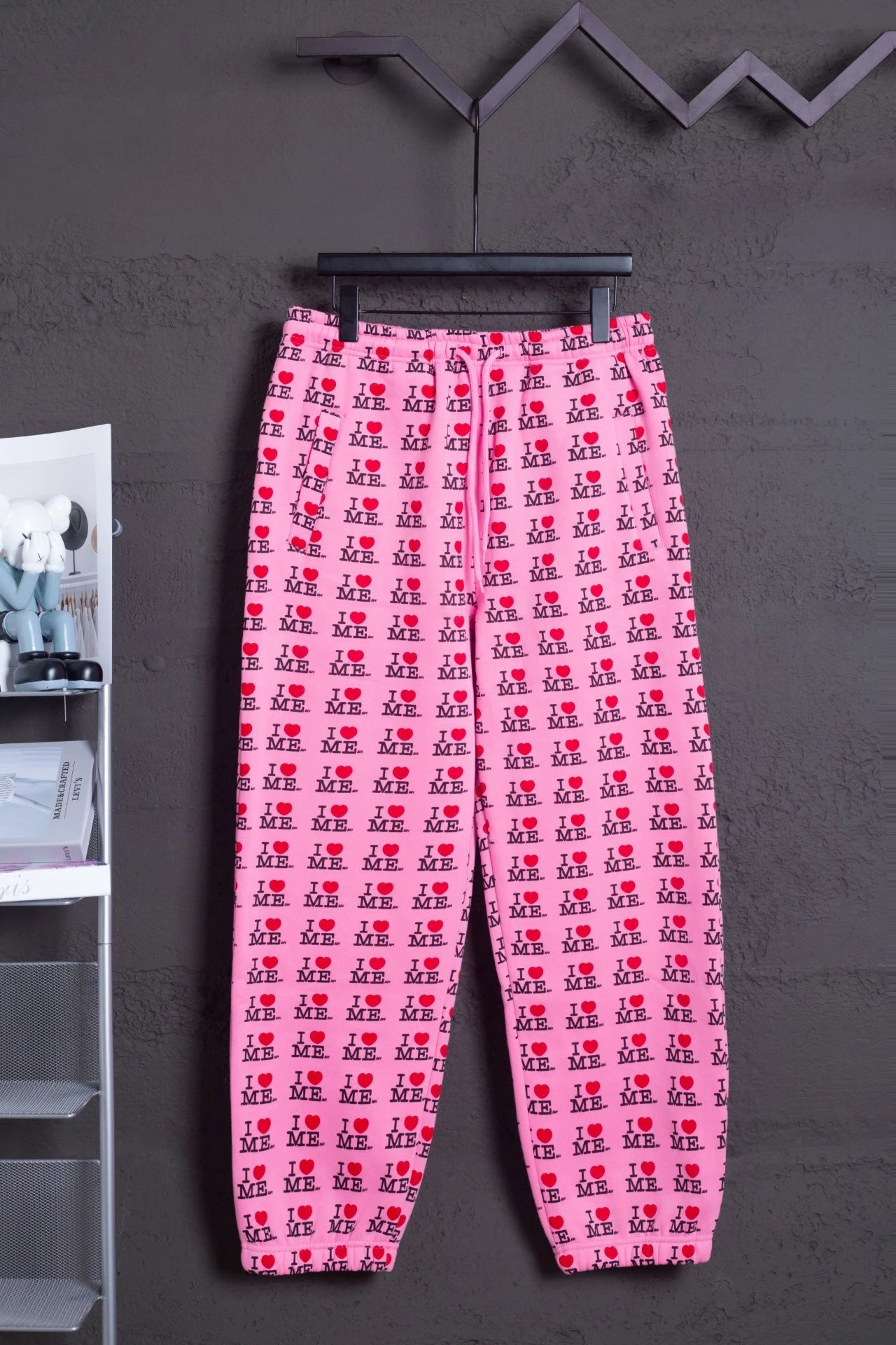 Design I Love Me Print Pink Sweatpants - 1