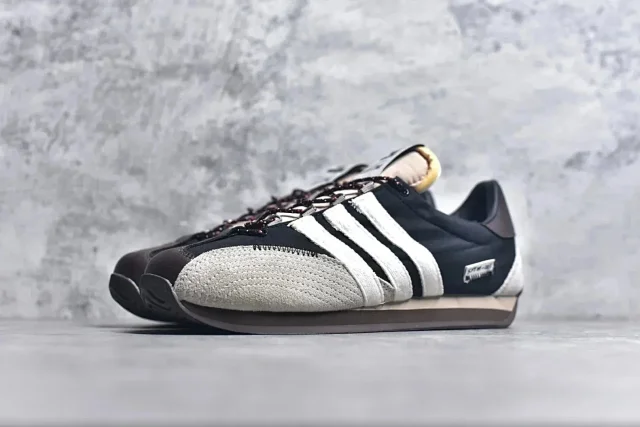 Adidas Sneakers SFTM-003 product detail image 1