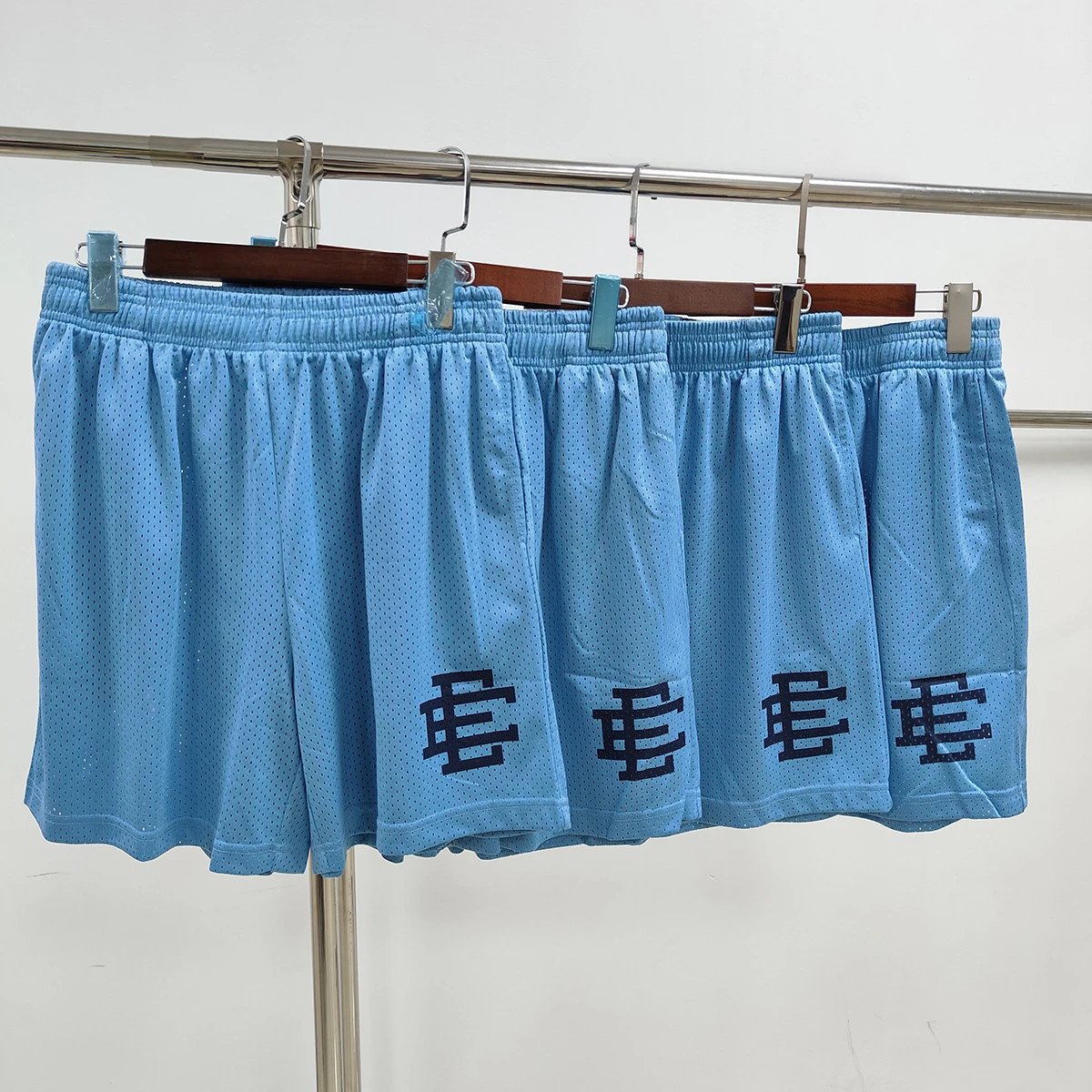 E08
