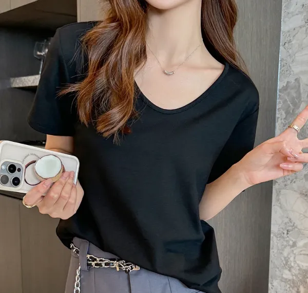 Design V-Neck Relaxed Fit T-Shirt in Soft Pink - 23