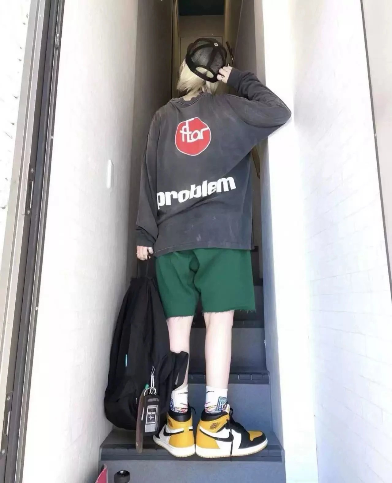 Design Graffiti Print Oversized Long-Sleeve T-Shirt White - 9