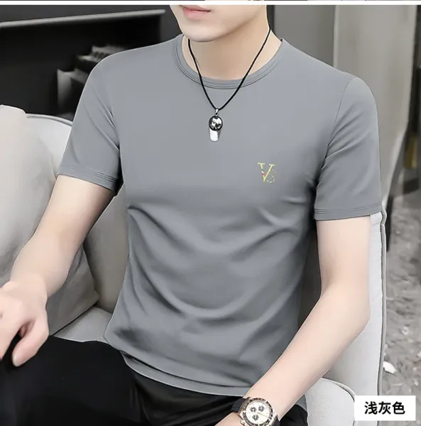 Design Embroidered V Logo Black T-Shirt - 16
