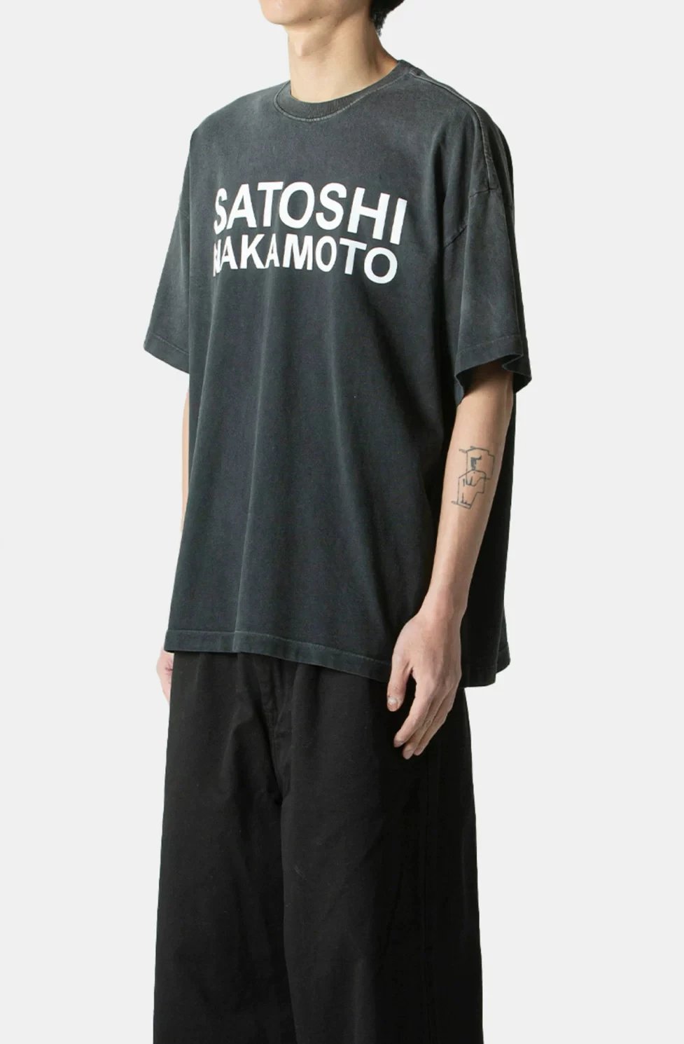 Design Satoshi Nakamoto Logo Print Washed Black T-Shirt T-Shirts - 4