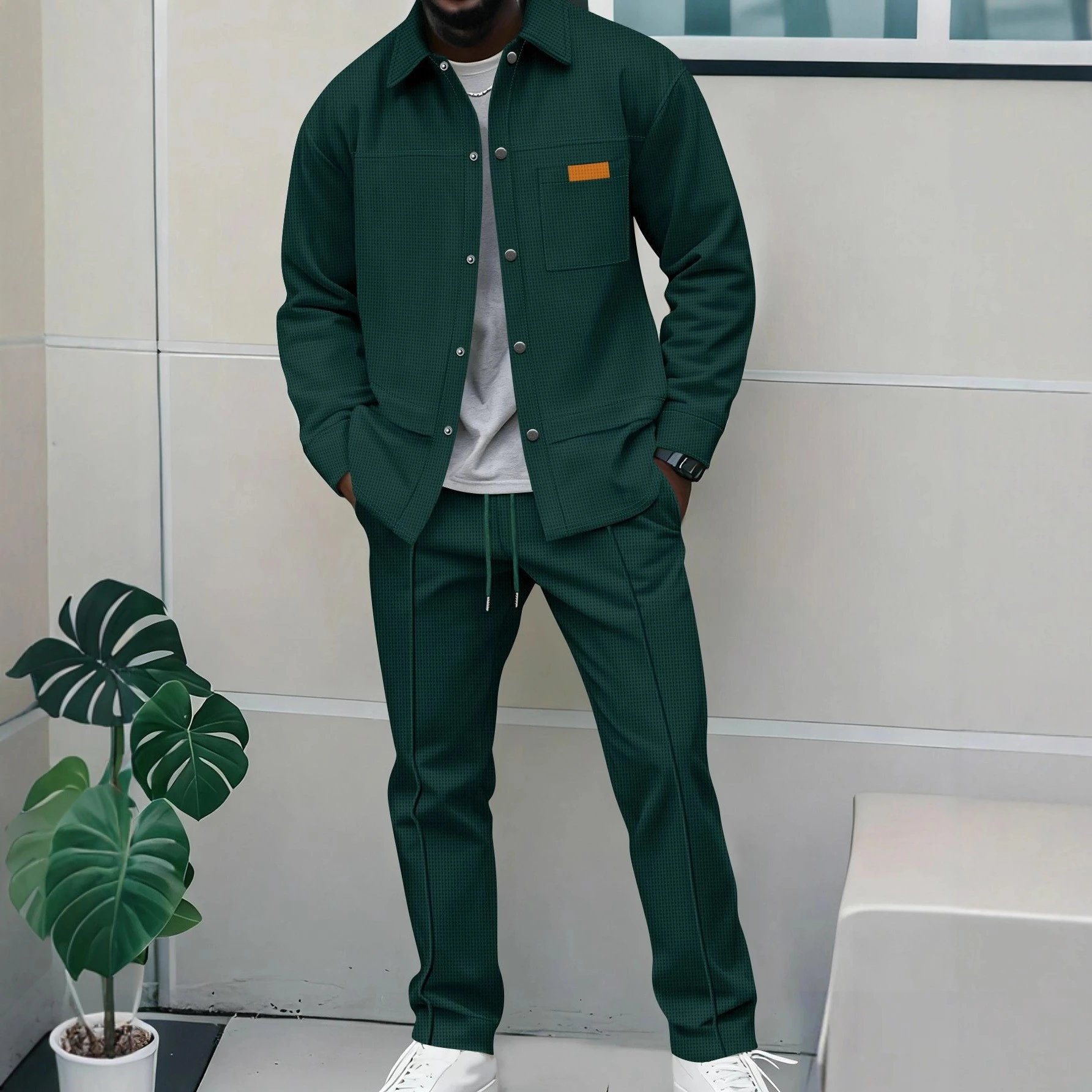 墨绿色