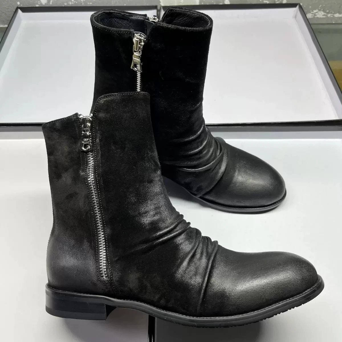 [In Stock] Hedi Chelsea SLP Style Mid-Calf Zip Round Toe Wrinkled Waxed Leather High Street Fashion