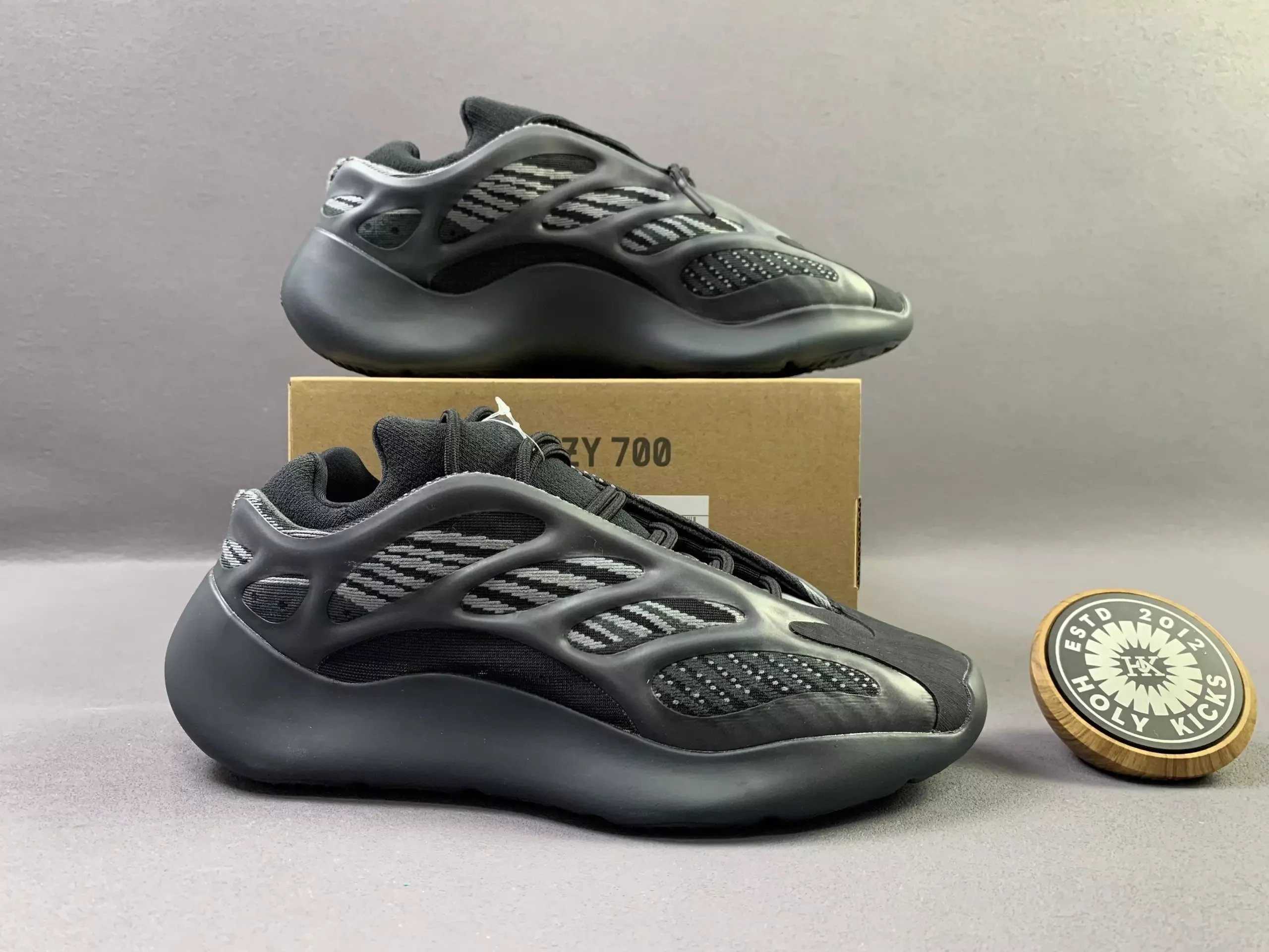 adidas Yeezy 700 V3 Alvah H67799