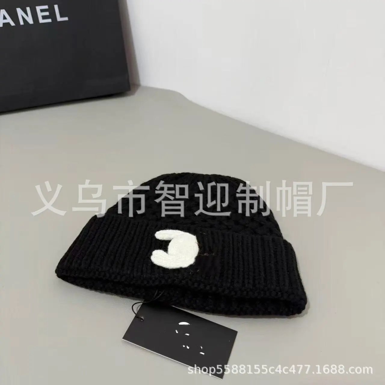 Small label black