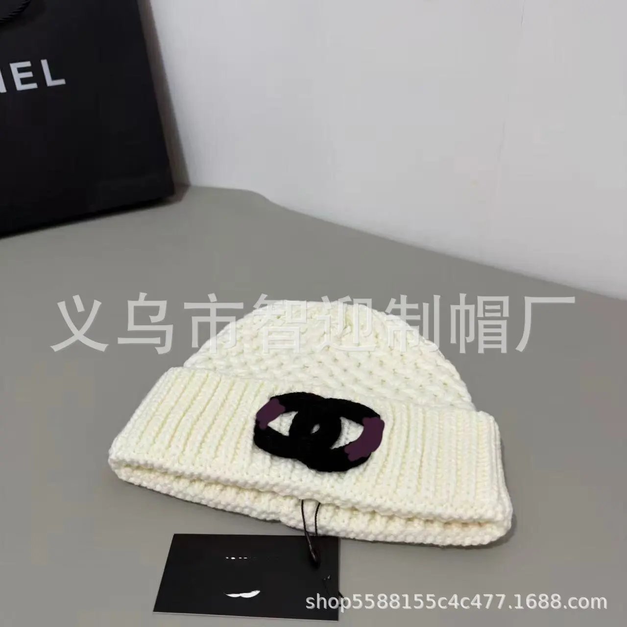 Small label white