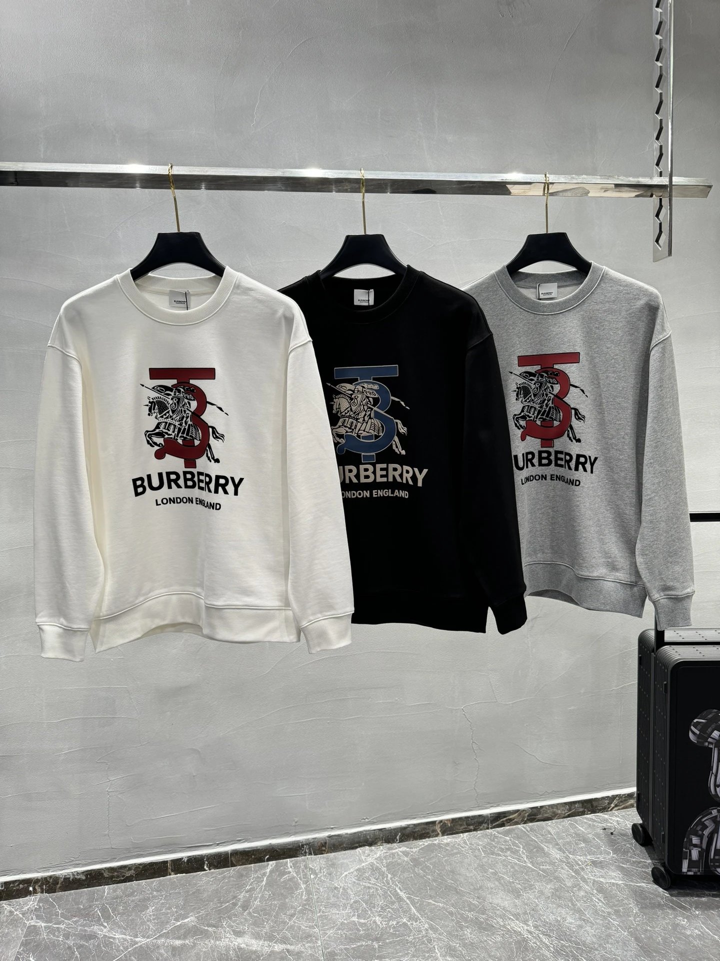 Burberry Men Cotton T-Shirt Equestrian Logo Print Top
