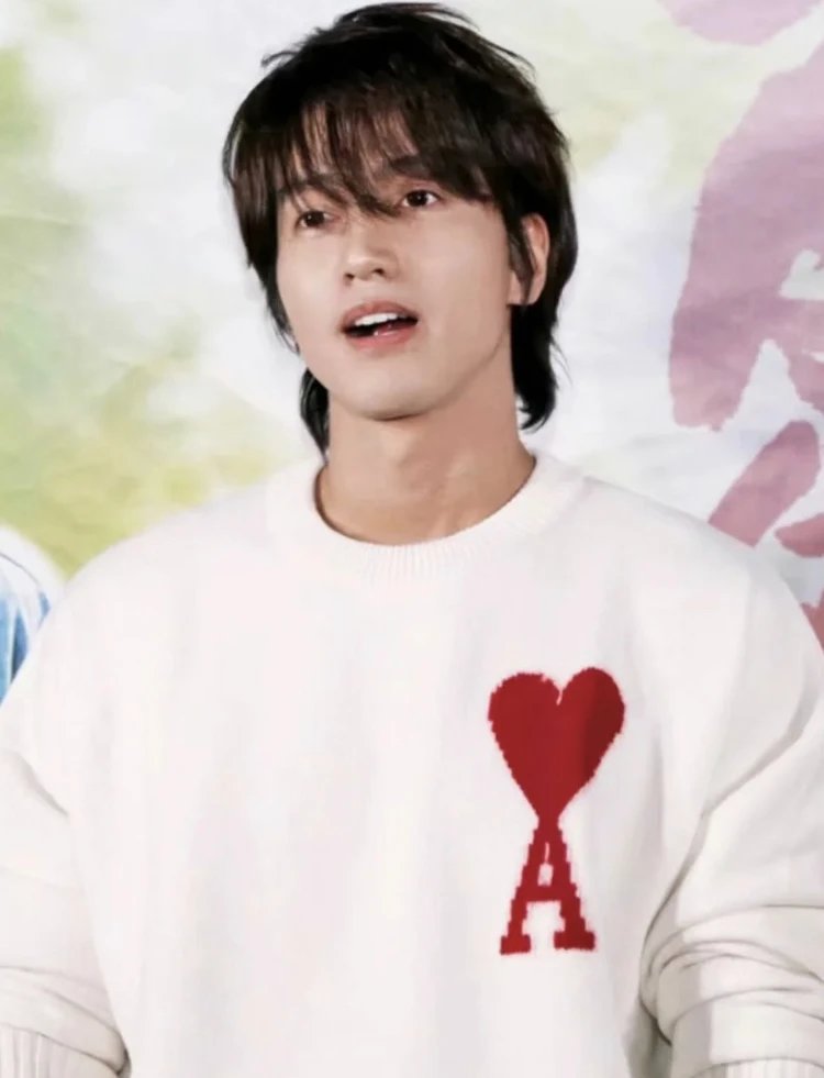 AMI Paris White Heart A Knit Crewneck Sweater Unisex