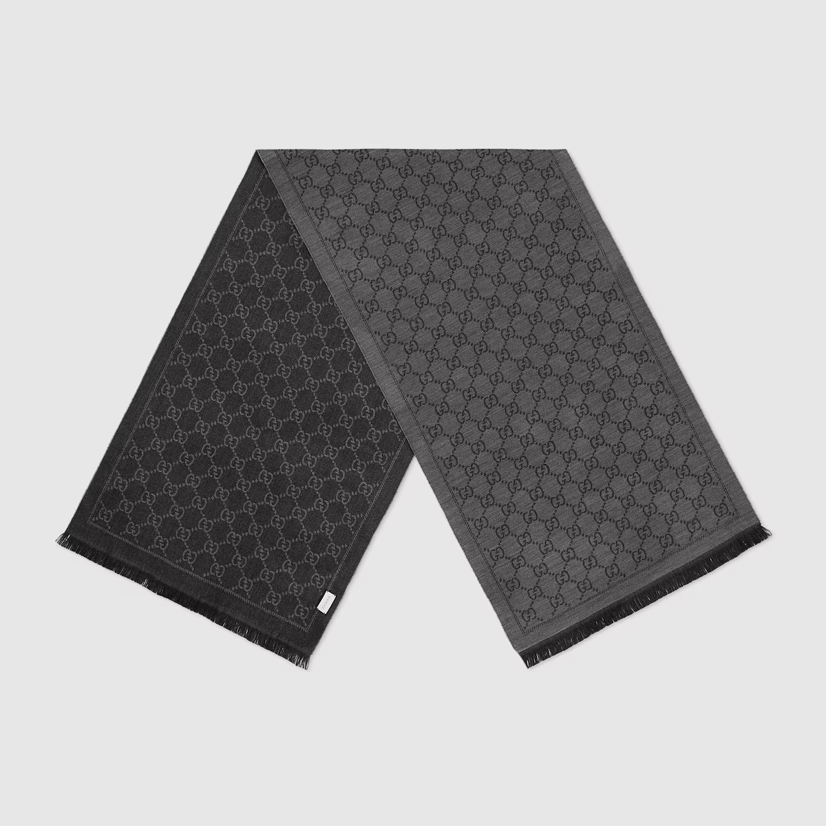 Gray Knit Scarf with Classic Pattern photo 2