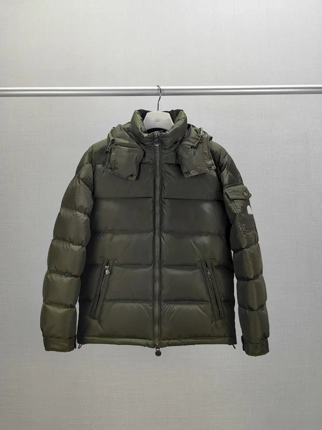 Mengjia SS25 Matte Maya Hooded Puffer Detail