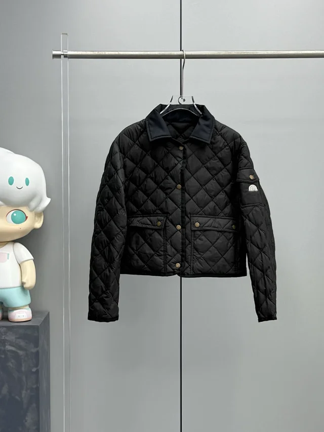 Mengjia New Chitre Diamond-Quilted Down Jacket Detail