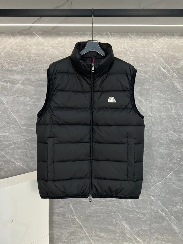 Mengjia 25SS Contrin Sleeveless Down Vest Detail
