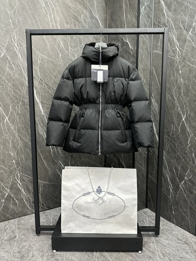 PUJIA Women's Logo Lapel Down Jacket Detail