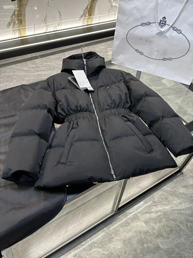 PUJIA Women's Logo Lapel Down Jacket Detail