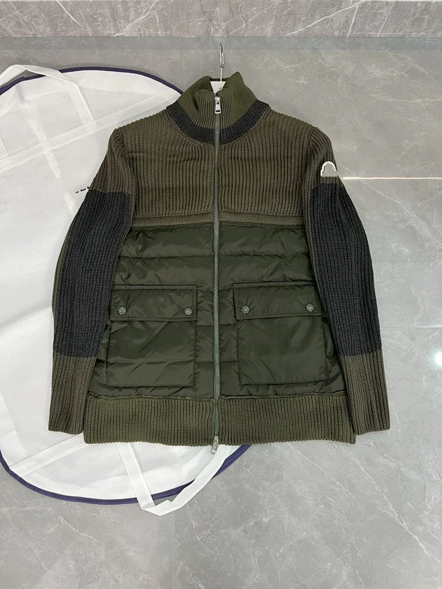Mengjia Men's Stand Collar Down Jacket Detail